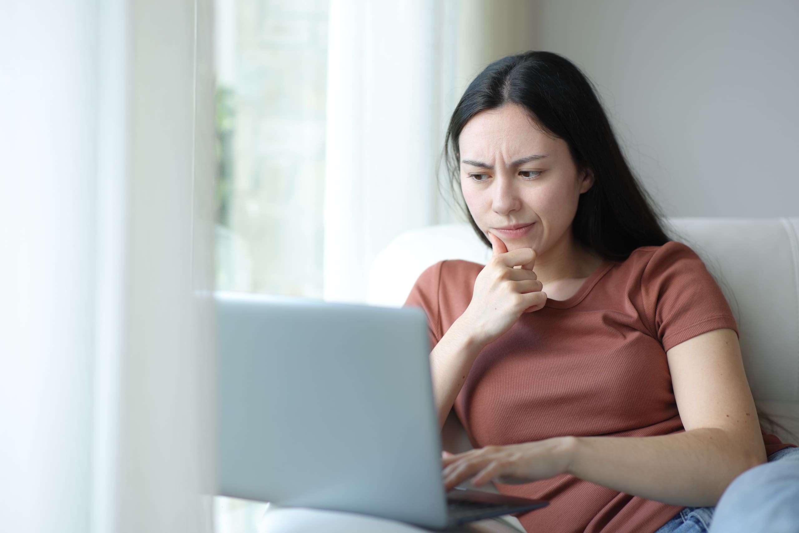 identifying-scams_1086699902 (1) Identifying Scams: How Google, Apple, Facebook, and Instagram Communicate with You